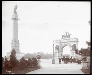 View of a horsedrawn carriage at an entrance to Prospect Park, Brooklyn, 1903